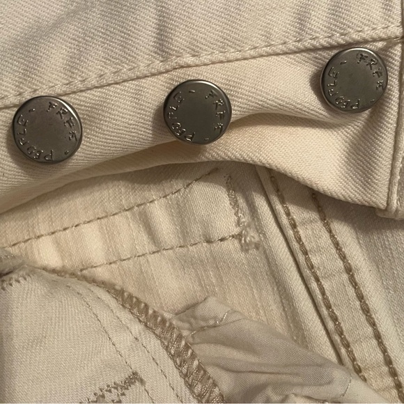 Free People Lacey Stilt Sz 27 Cream Denim Button Fly Distressed Jeans - Picture 8 of 12